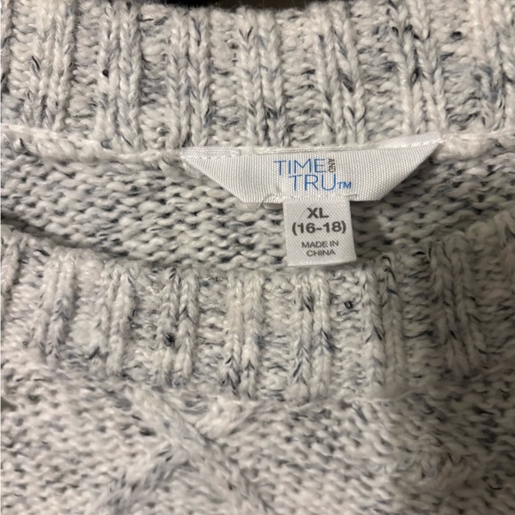 Time and Tru Light Gray Knit Sweater - Picture 2 of 4